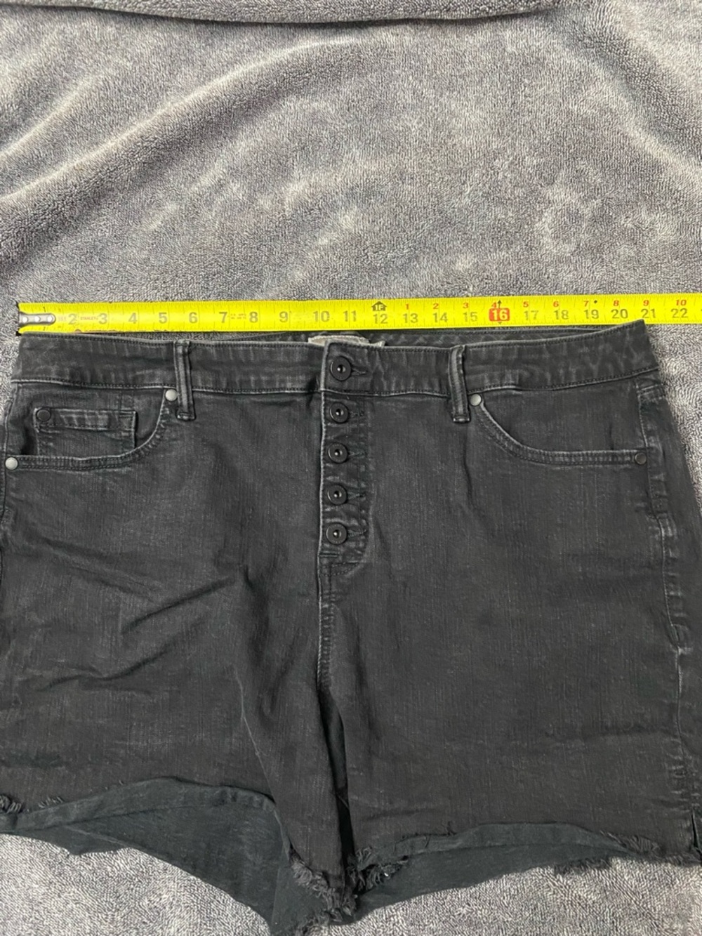 Torrid Black Denim High-Rise Button-Fly Shorts - Size 22 - Picture 6 of 7